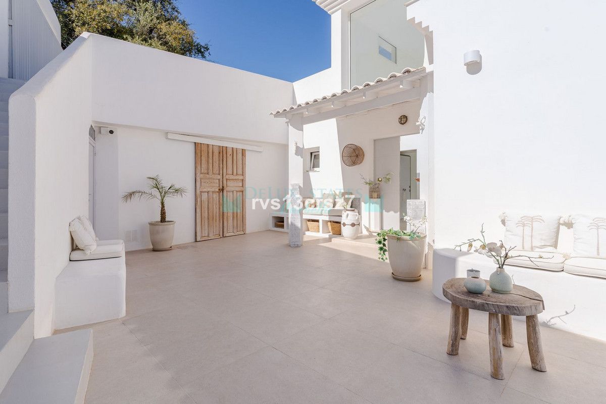 Villa for sale in El Rosario, Marbella East