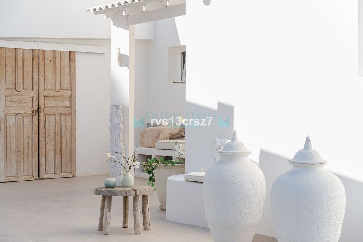 Villa for sale in El Rosario, Marbella East