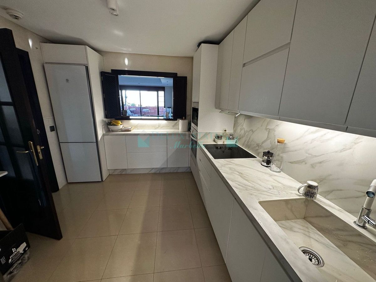 Apartment for sale in La Mairena, Marbella East