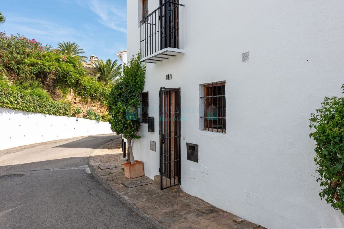 Town House for sale in Nueva Andalucia