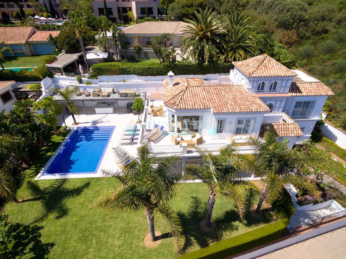 Villa en venta en Elviria, Marbella Este