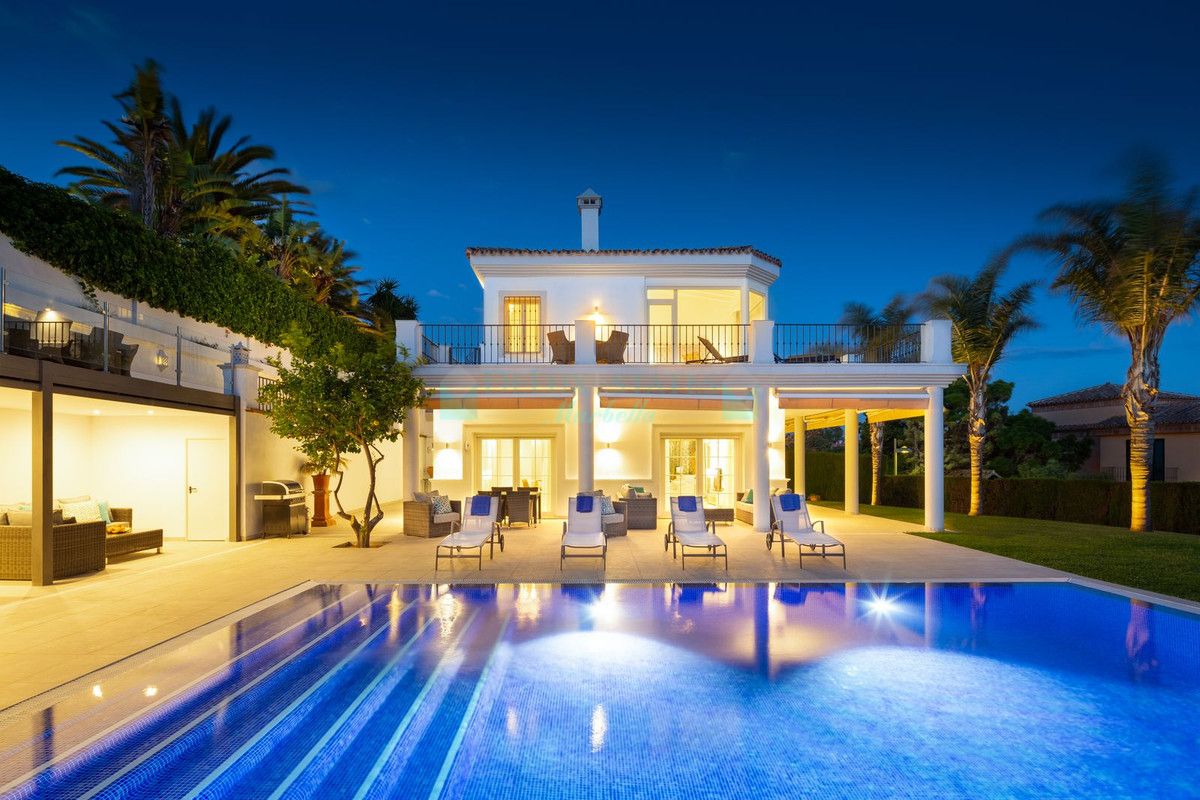 Villa en venta en Elviria, Marbella Este