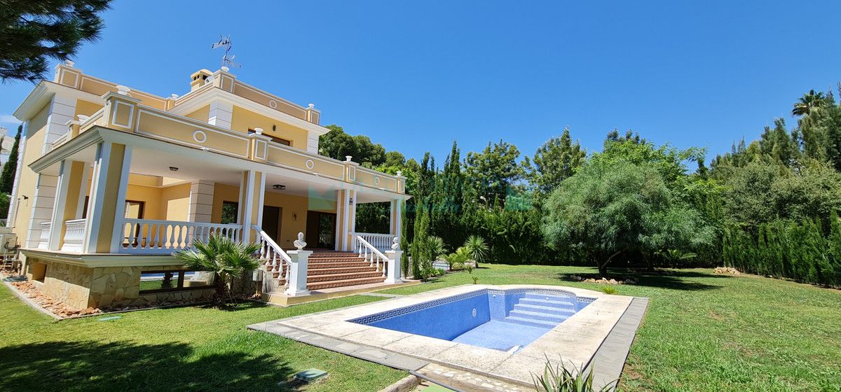 Villa for sale in Las Chapas, Marbella East