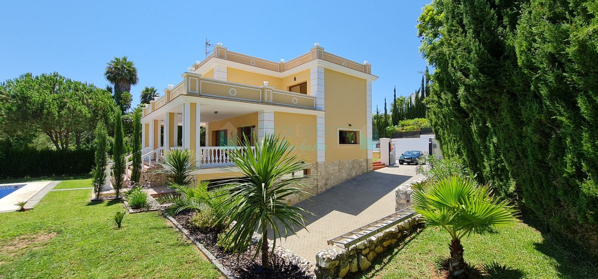 Villa for sale in Las Chapas, Marbella East