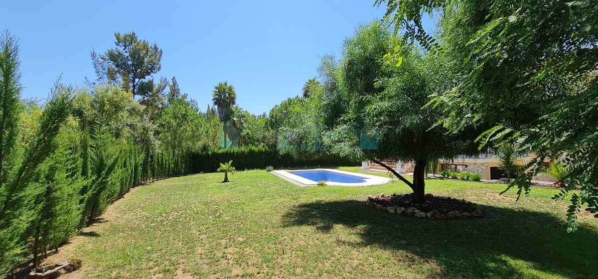 Villa for sale in Las Chapas, Marbella East