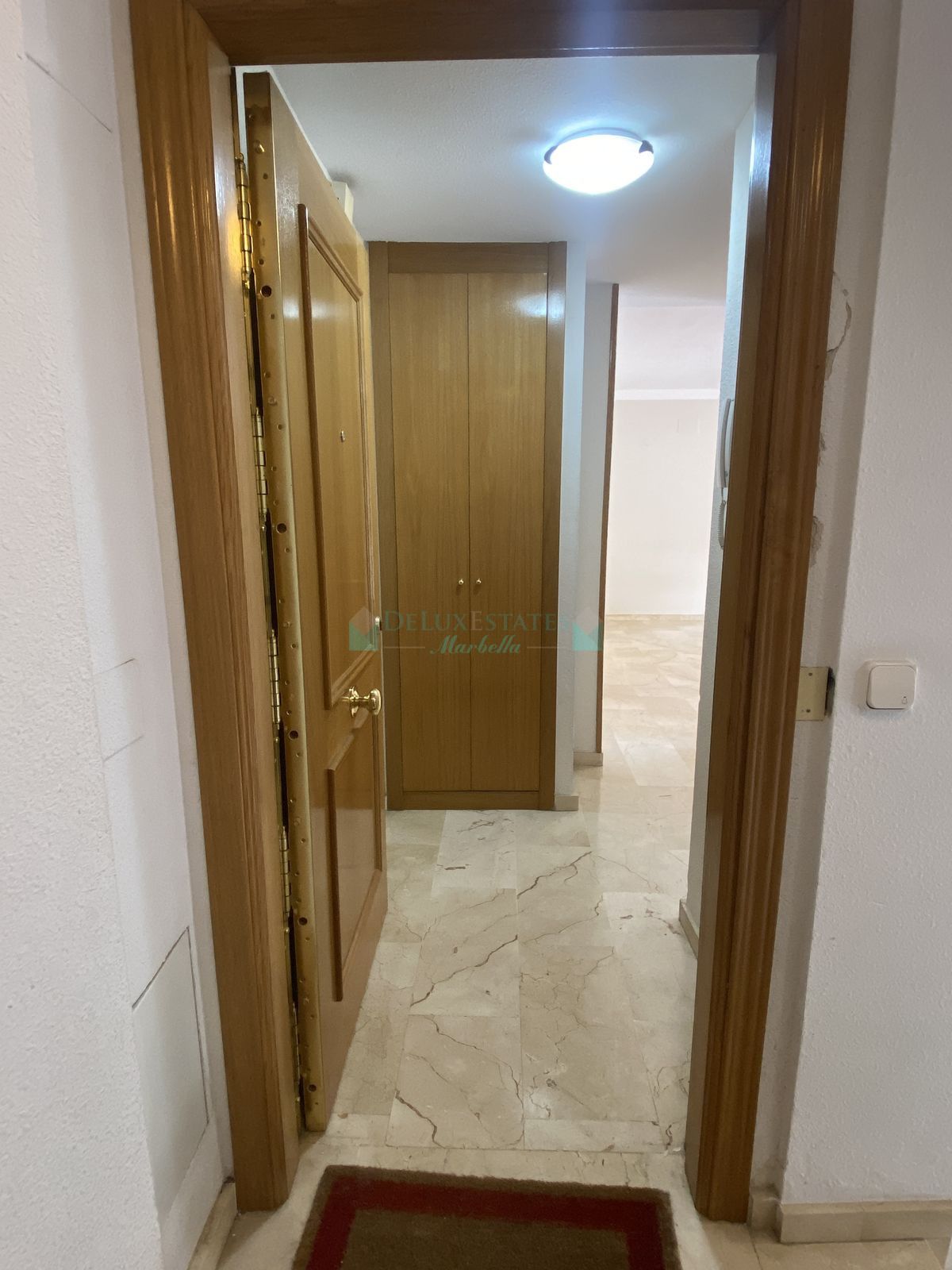 Apartamento en venta en Benahavis