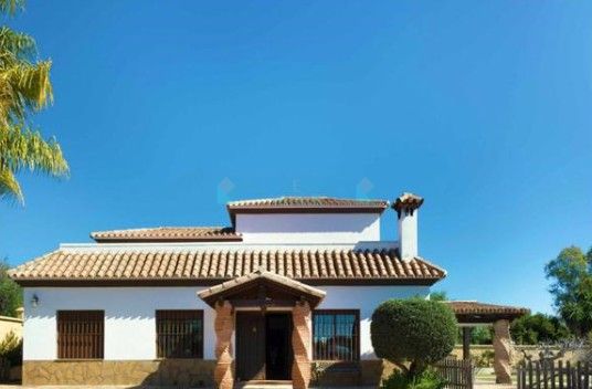 Villa for sale in Estepona