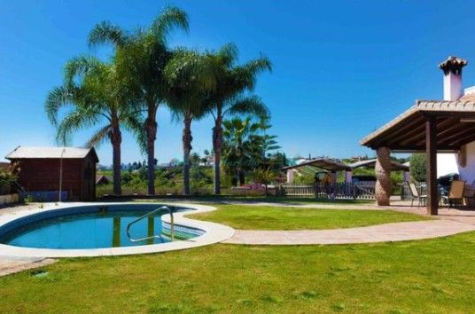 Villa for sale in Estepona