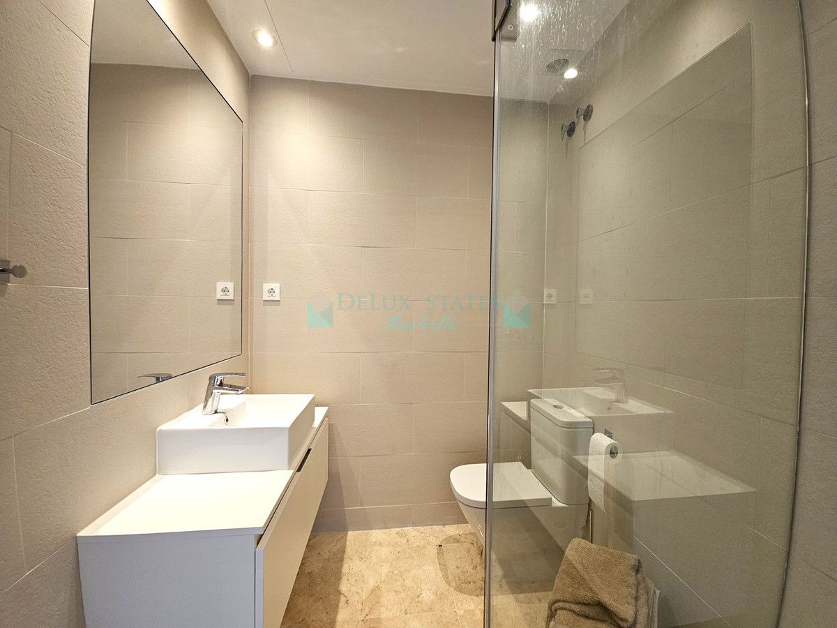 Apartamento Planta Baja en venta en El Paraiso, Estepona