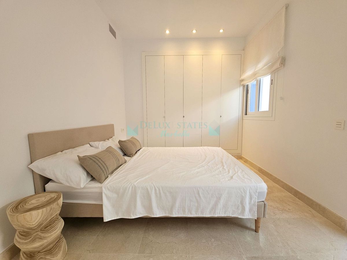Apartamento Planta Baja en venta en El Paraiso, Estepona