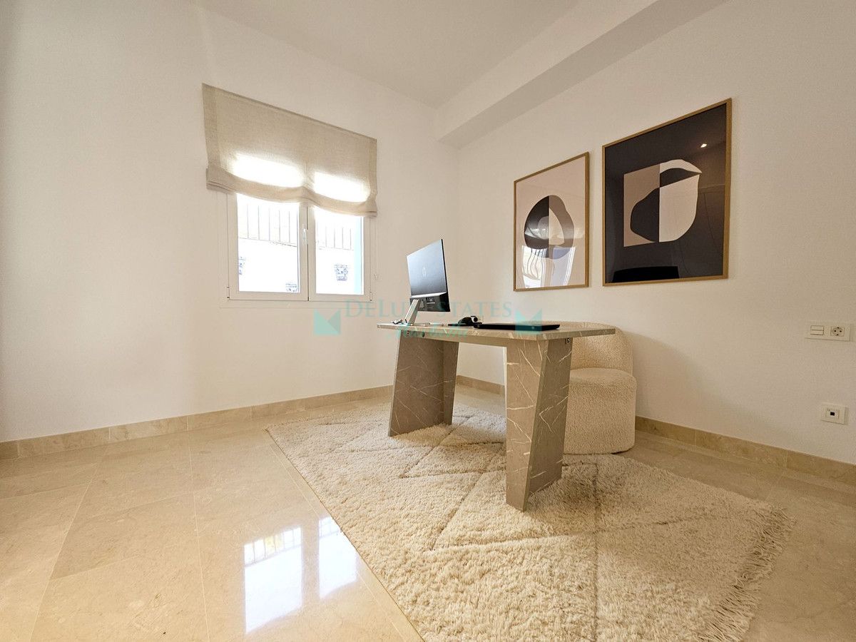 Apartamento Planta Baja en venta en El Paraiso, Estepona