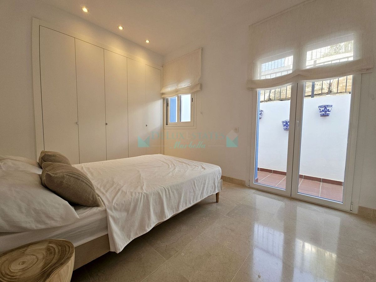 Apartamento Planta Baja en venta en El Paraiso, Estepona