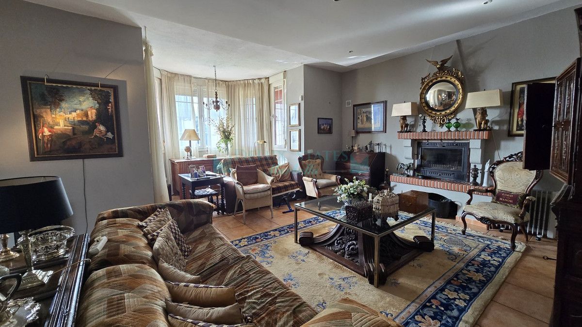 Villa for sale in New Golden Mile, Estepona