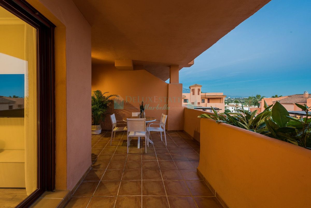 Apartment for sale in Benahavis