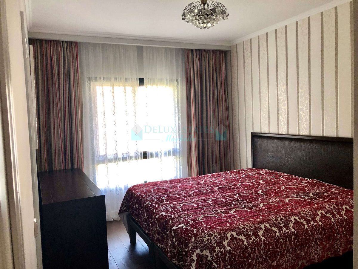 Ático en alquiler en Benahavis