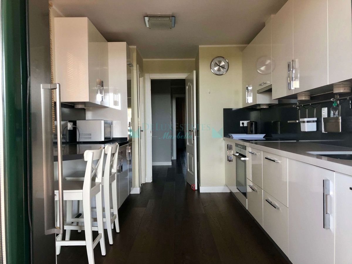 Ático en alquiler en Benahavis