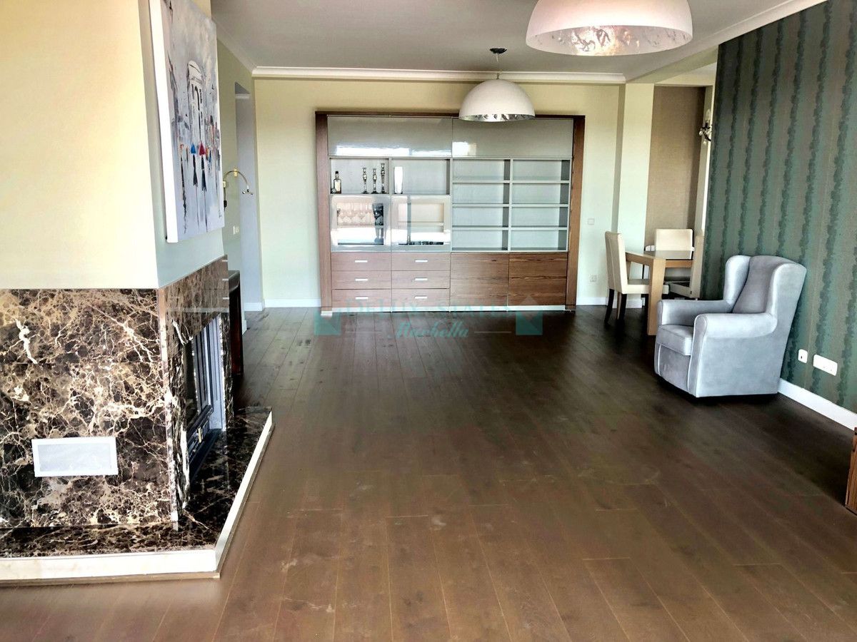 Ático en alquiler en Benahavis