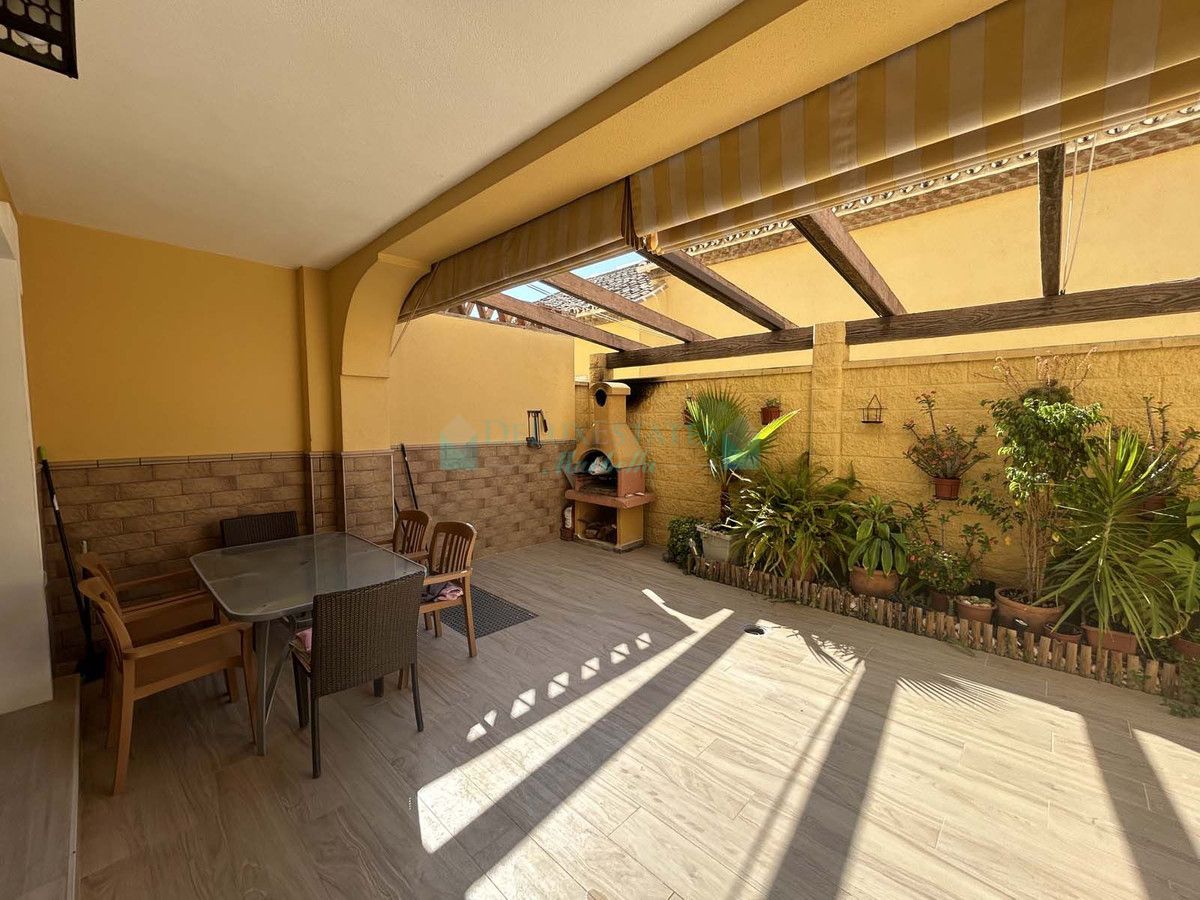 Town House for sale in Estepona