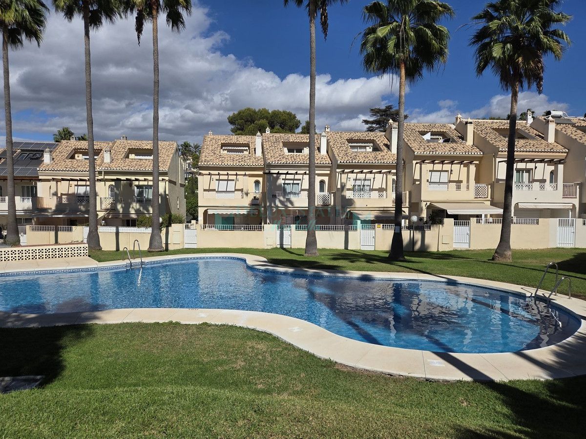 Town House for sale in El Rosario, Marbella East
