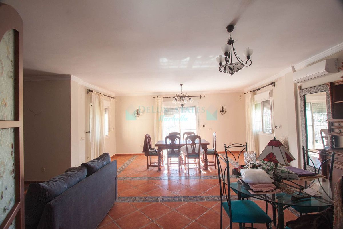 Finca for sale in Estepona