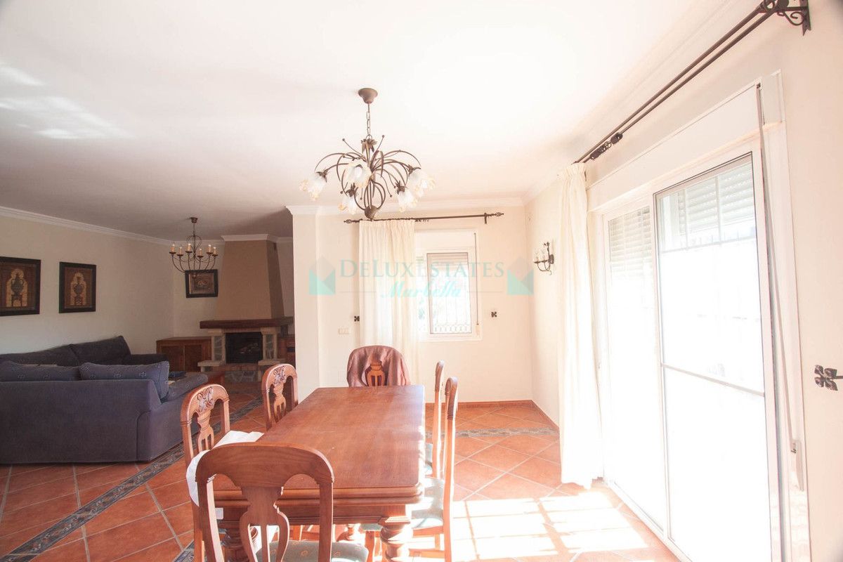 Finca for sale in Estepona