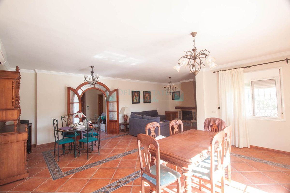 Finca for sale in Estepona