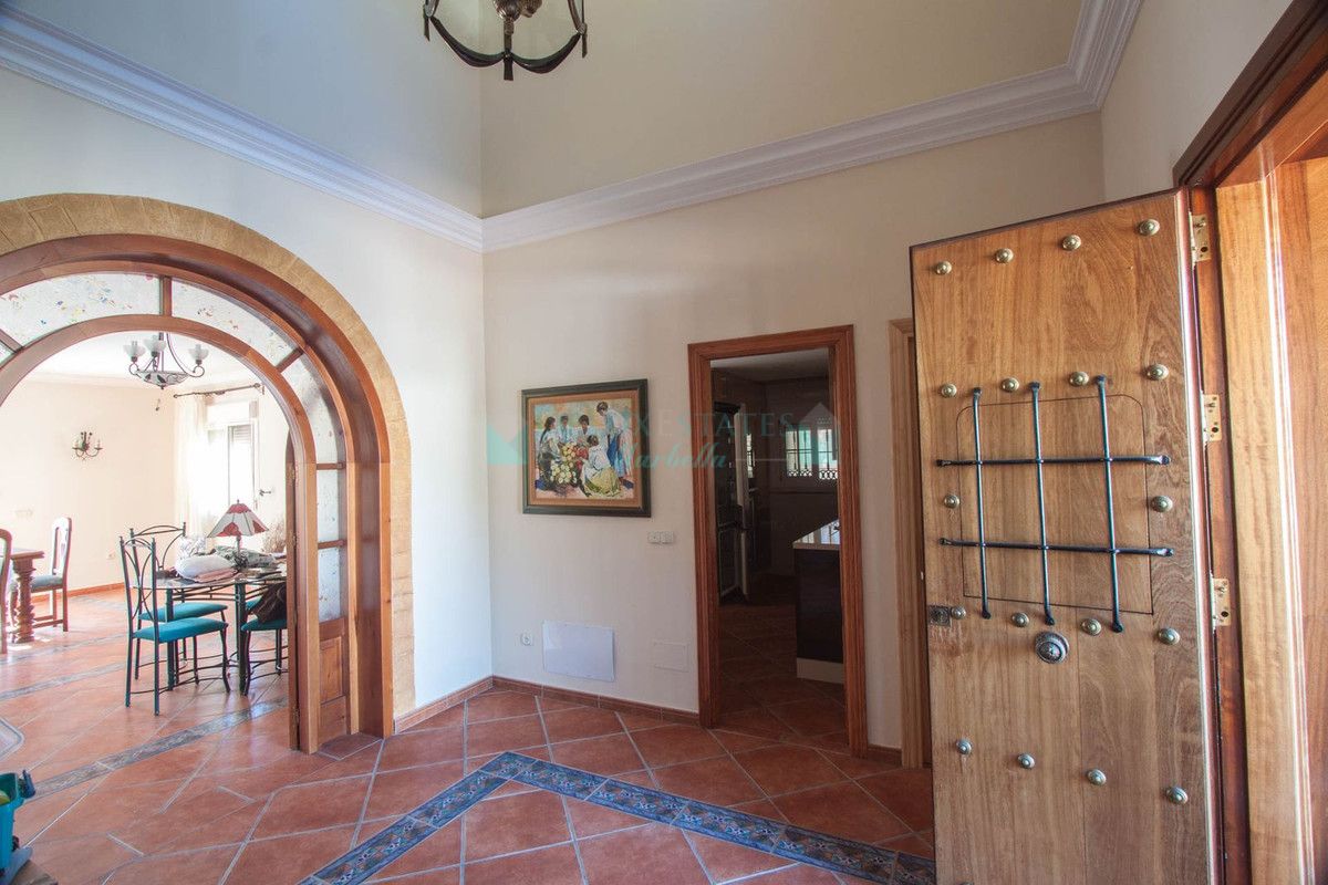 Finca for sale in Estepona