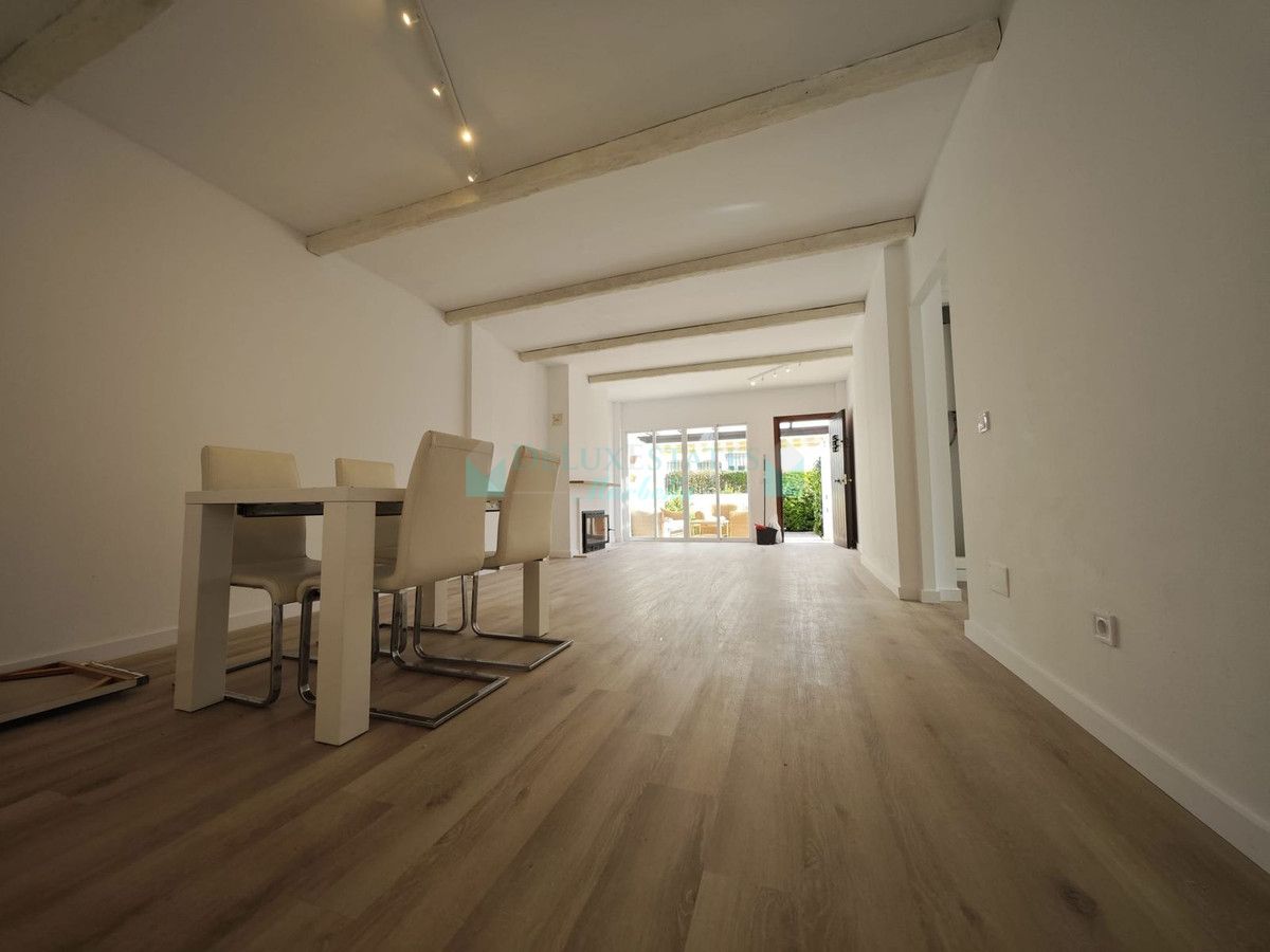 Apartamento Planta Baja en venta en Benamara, Estepona