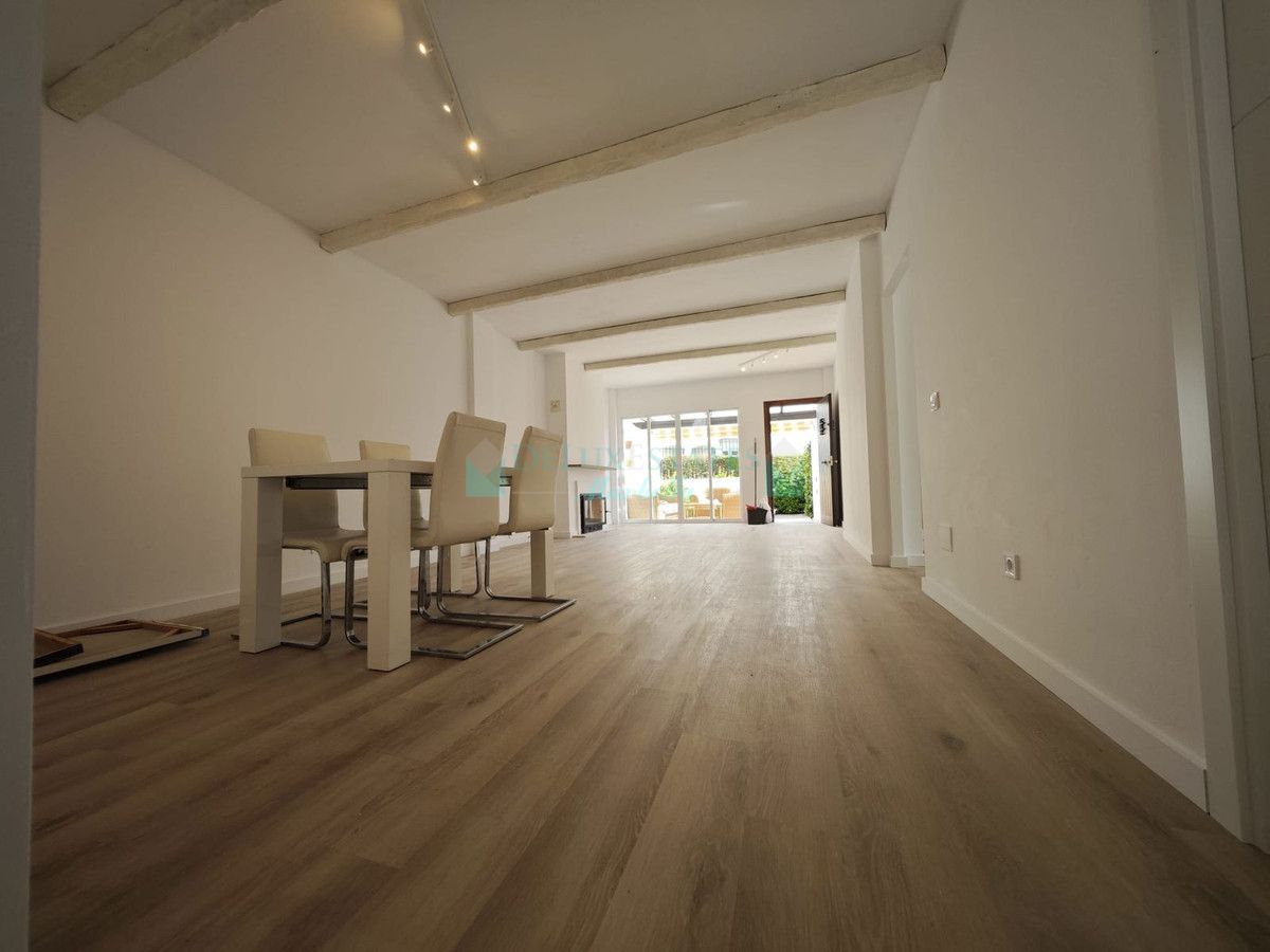 Apartamento Planta Baja en venta en Benamara, Estepona