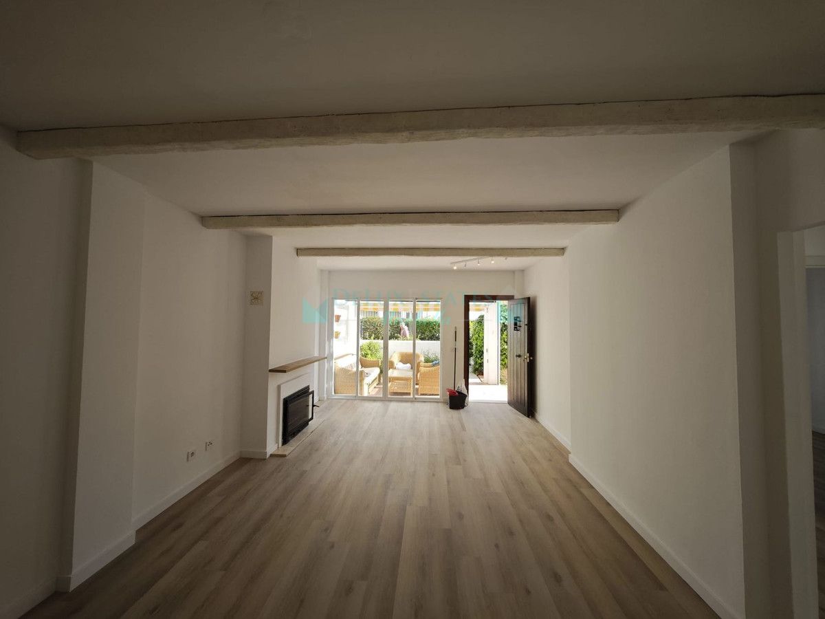 Apartamento Planta Baja en venta en Benamara, Estepona