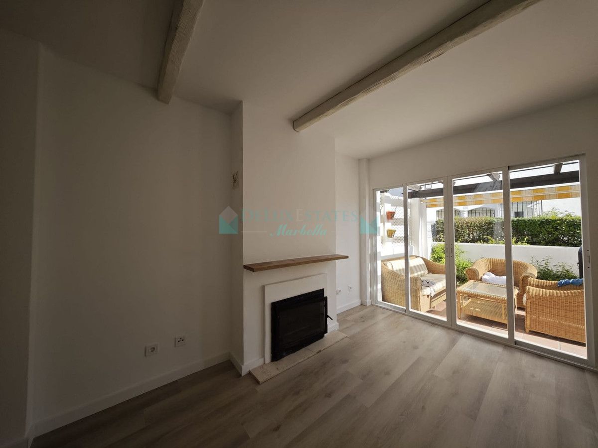 Apartamento Planta Baja en venta en Benamara, Estepona