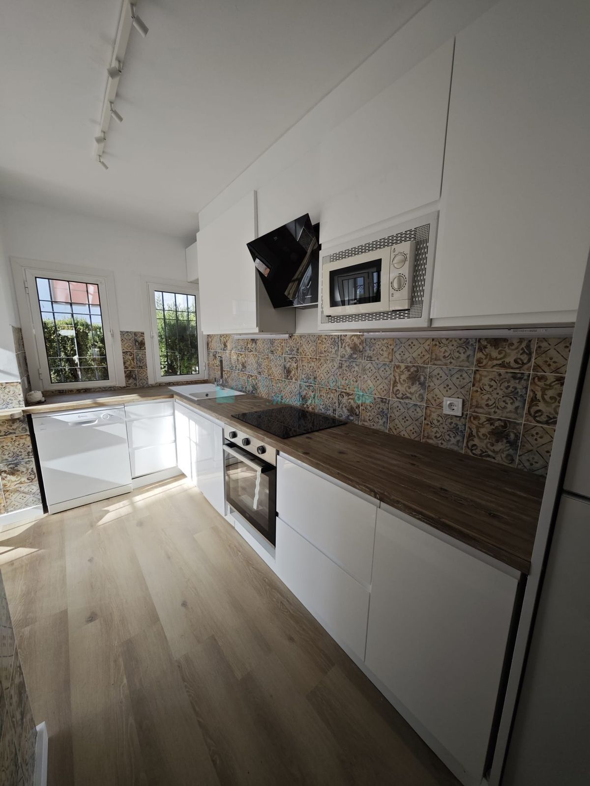 Apartamento Planta Baja en venta en Benamara, Estepona