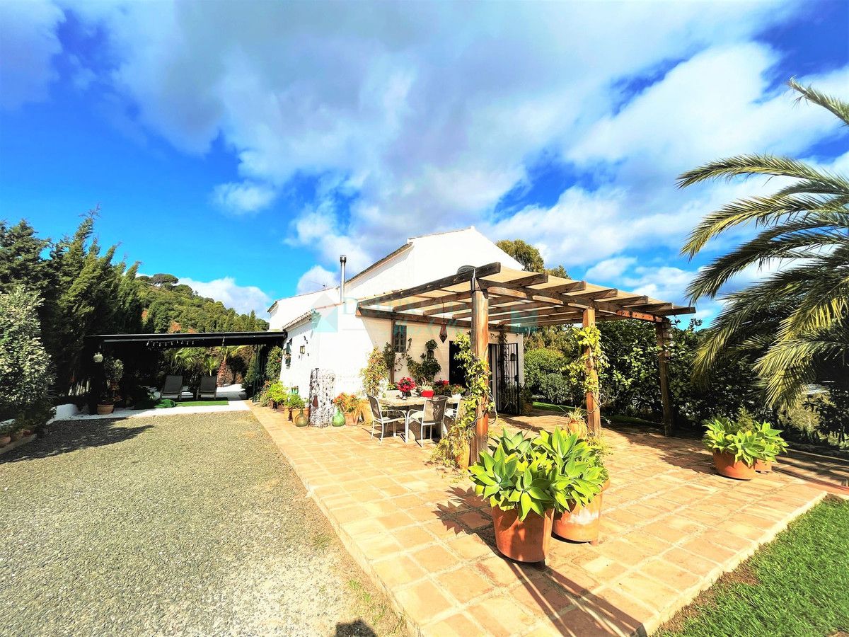 Villa for sale in Estepona