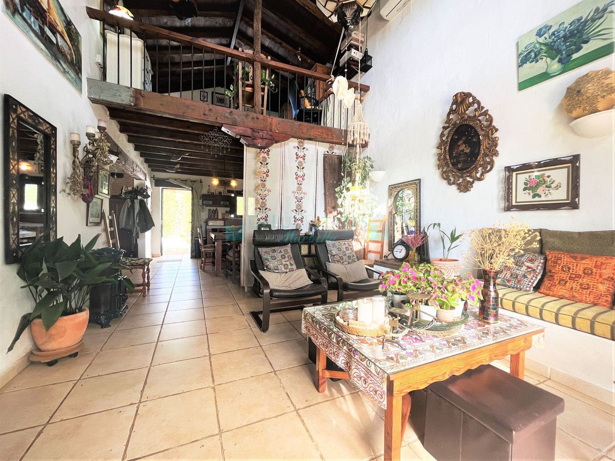 Villa for sale in Estepona