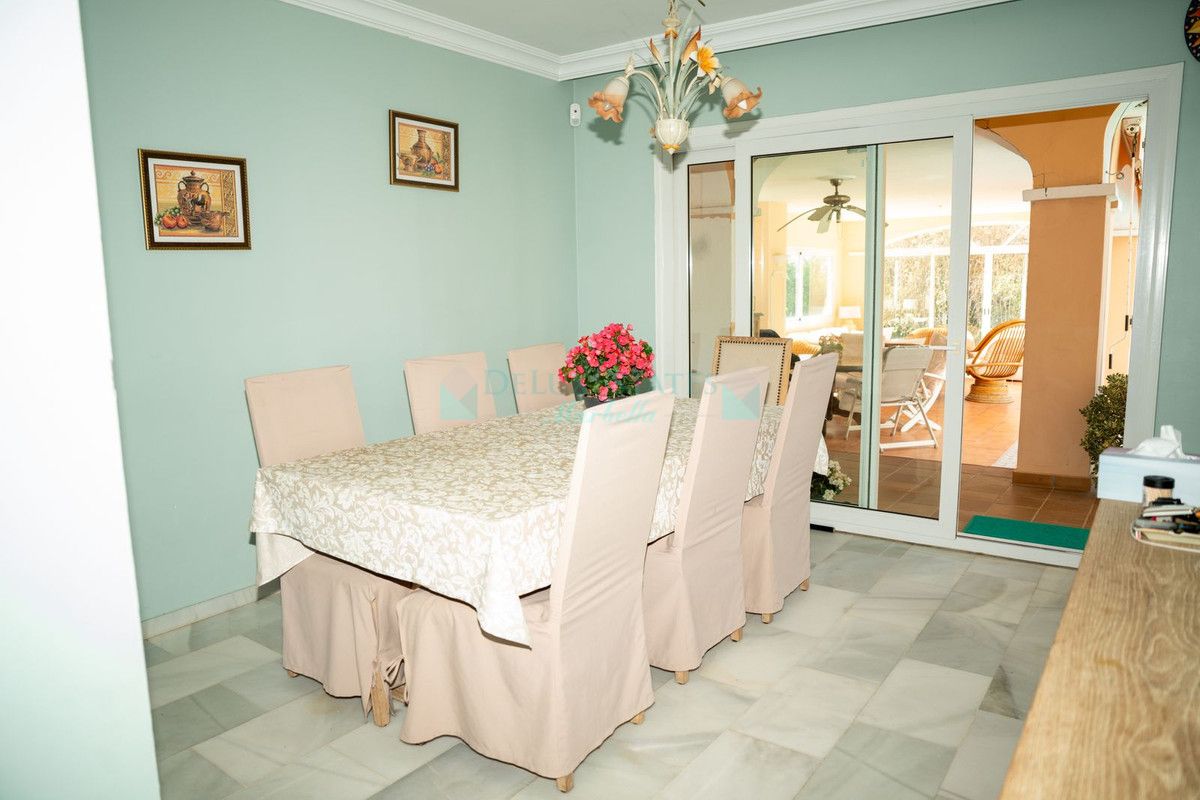 Villa en venta en Elviria, Marbella Este