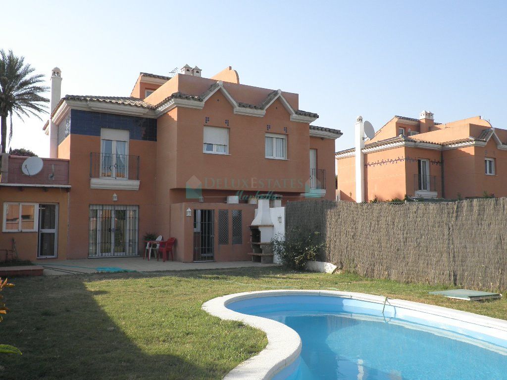 Town House for sale in Estepona