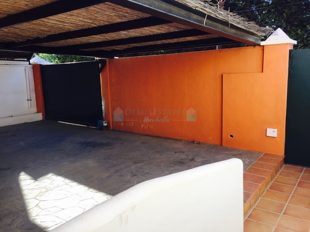 Town House for sale in Estepona