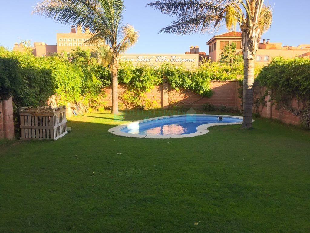 Town House for sale in Estepona