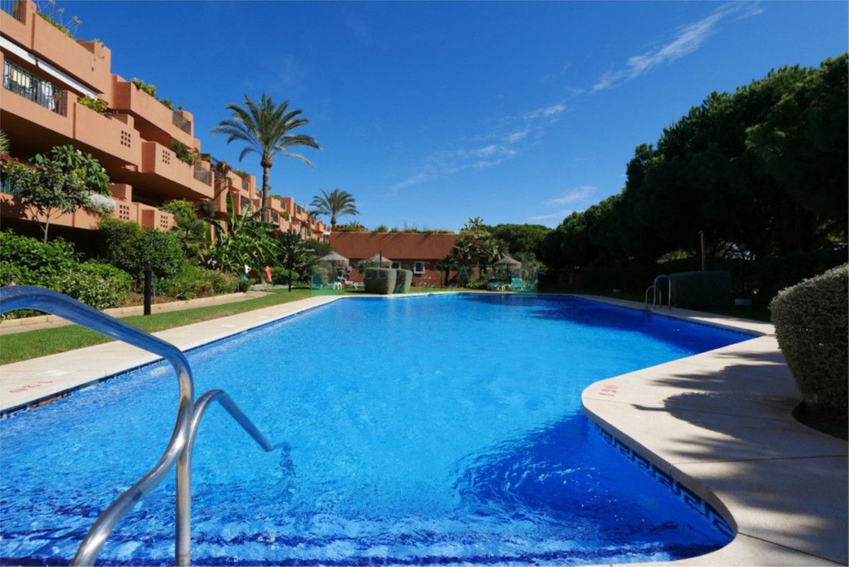 Ground Floor Apartment for sale in Cabopino, Marbella East