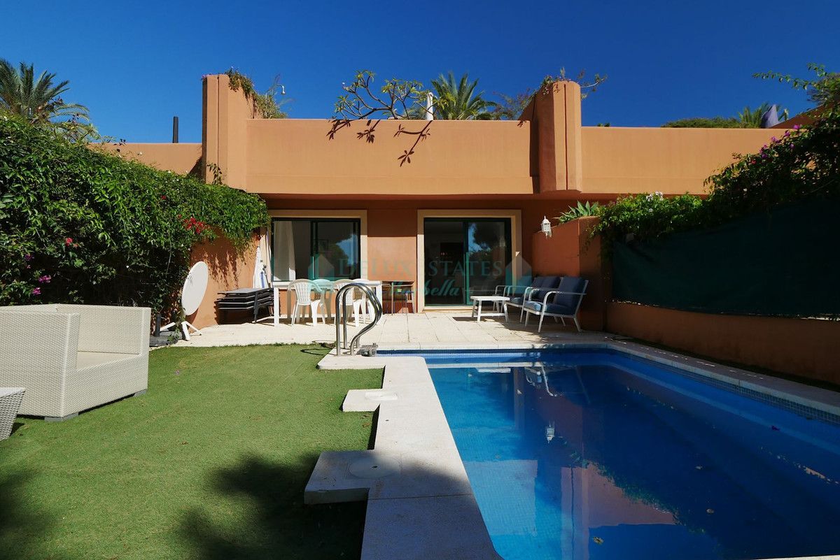 Ground Floor Apartment for sale in Cabopino, Marbella East