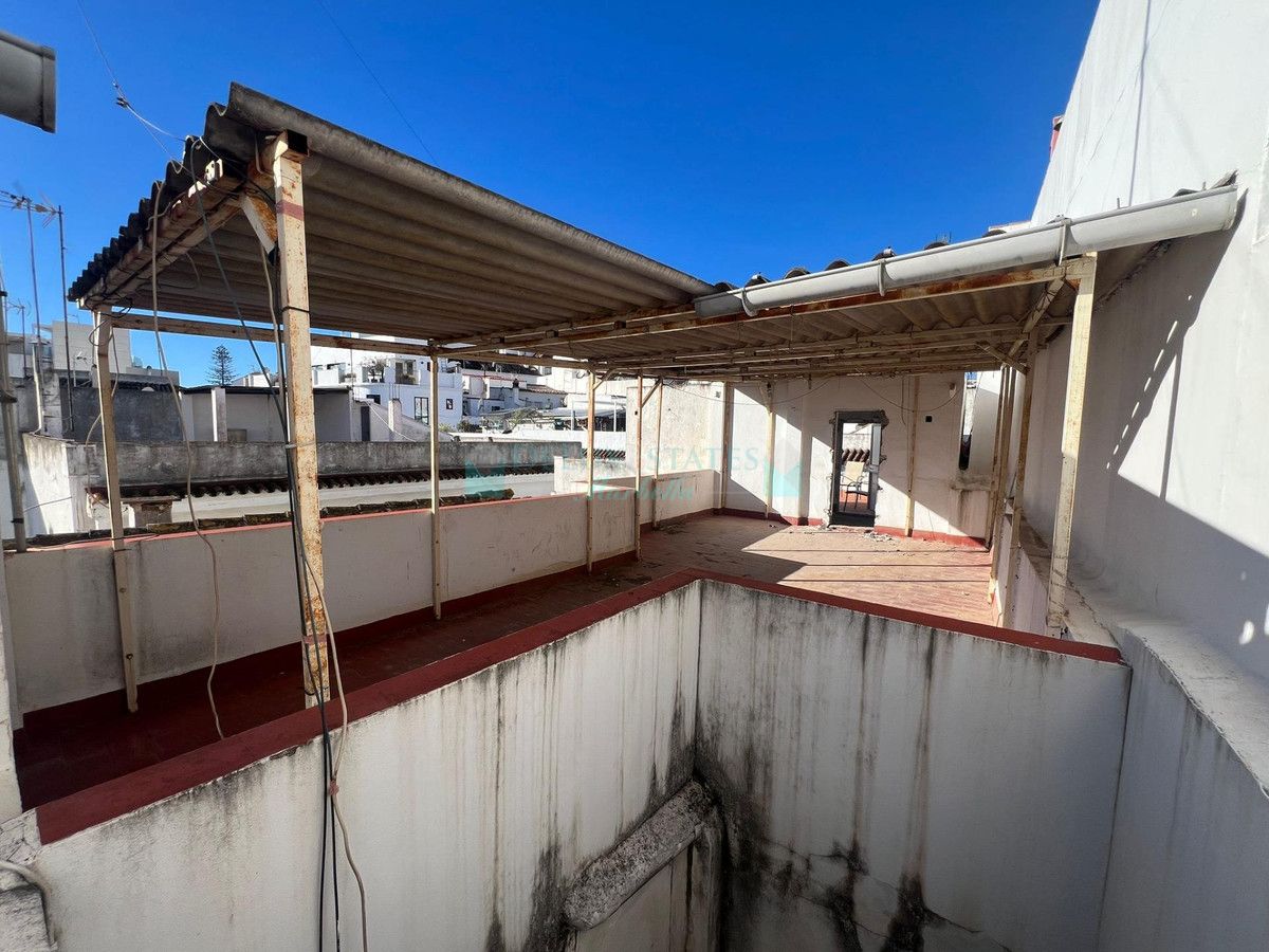 Town House for sale in Estepona