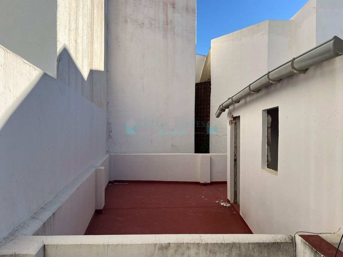 Town House for sale in Estepona