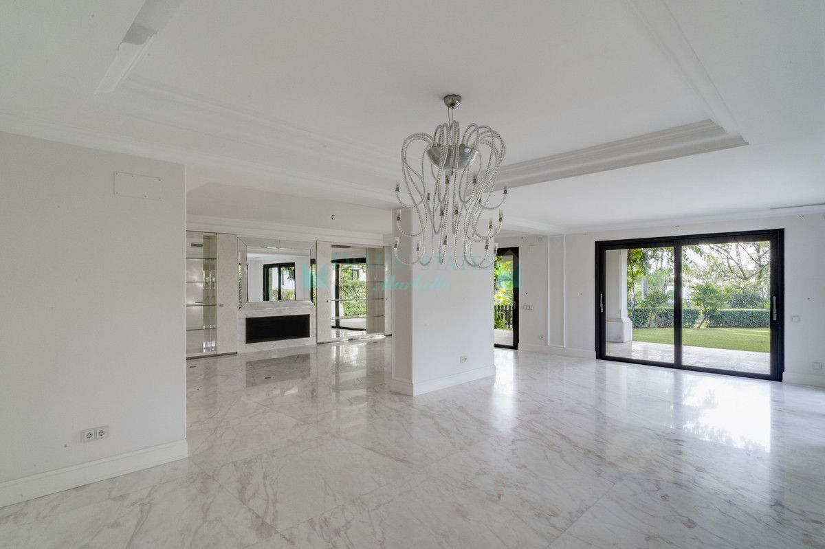 Villa for sale in Marbella Golden Mile