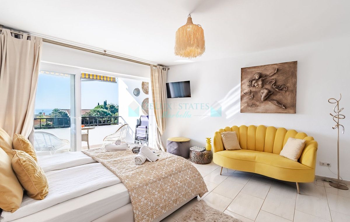 Penthouse for sale in Las Chapas, Marbella East