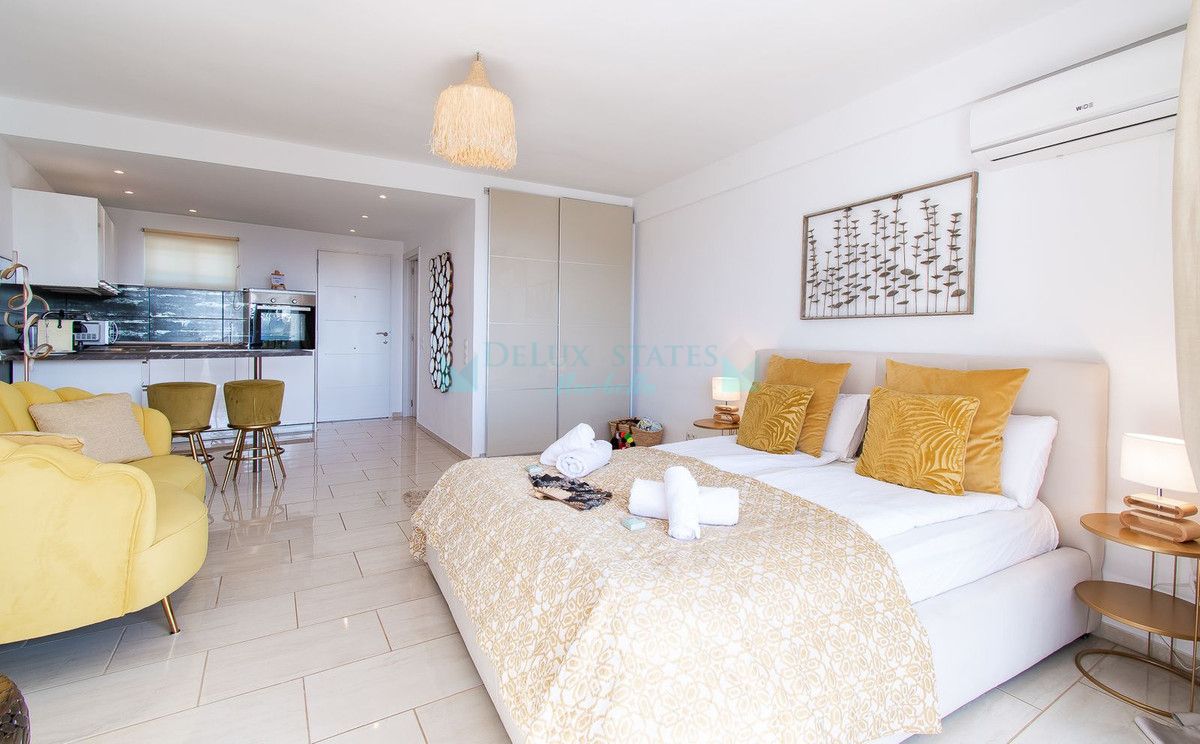 Penthouse for sale in Las Chapas, Marbella East