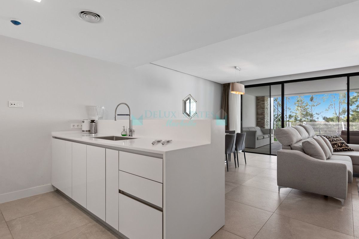 Ground Floor Apartment for sale in Cabopino, Marbella East