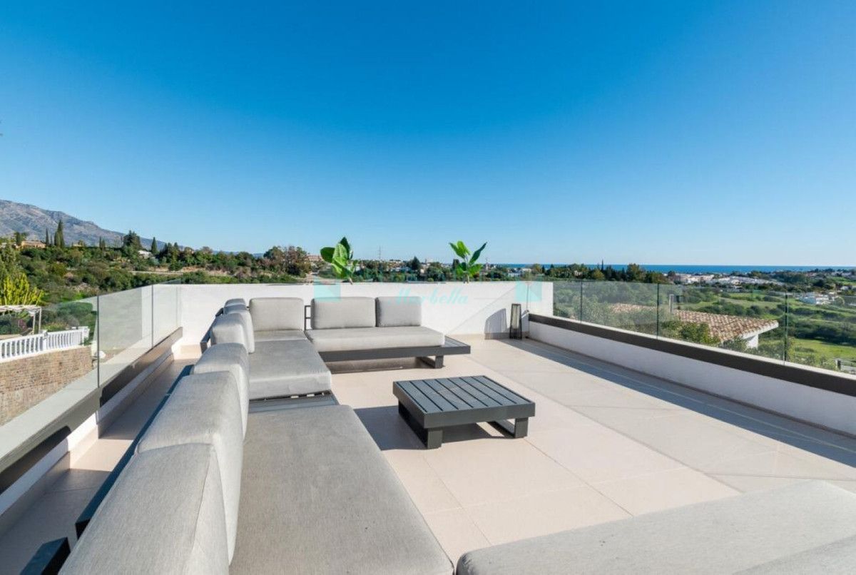 Villa for sale in Los Arqueros, Benahavis