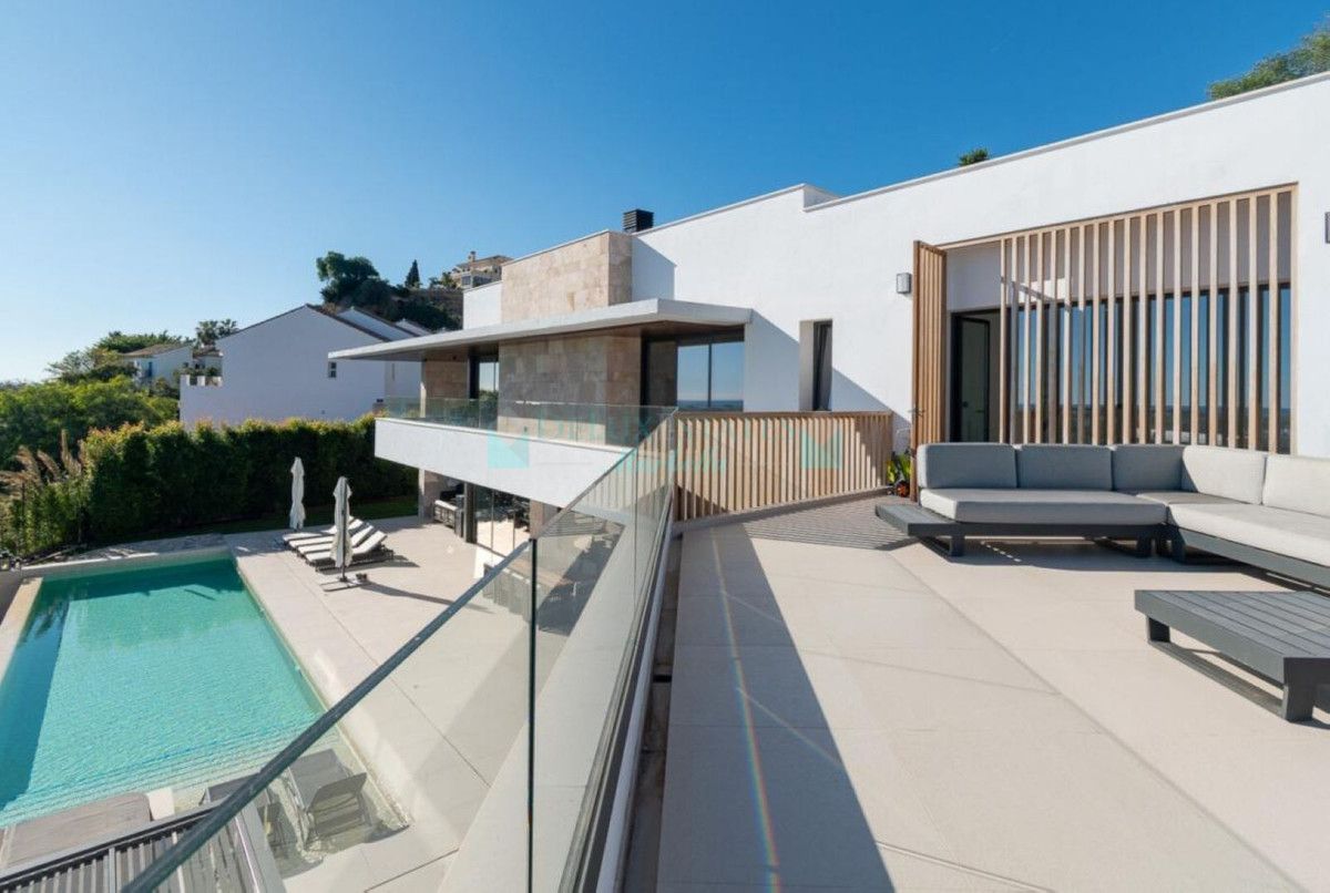 Villa for sale in Los Arqueros, Benahavis