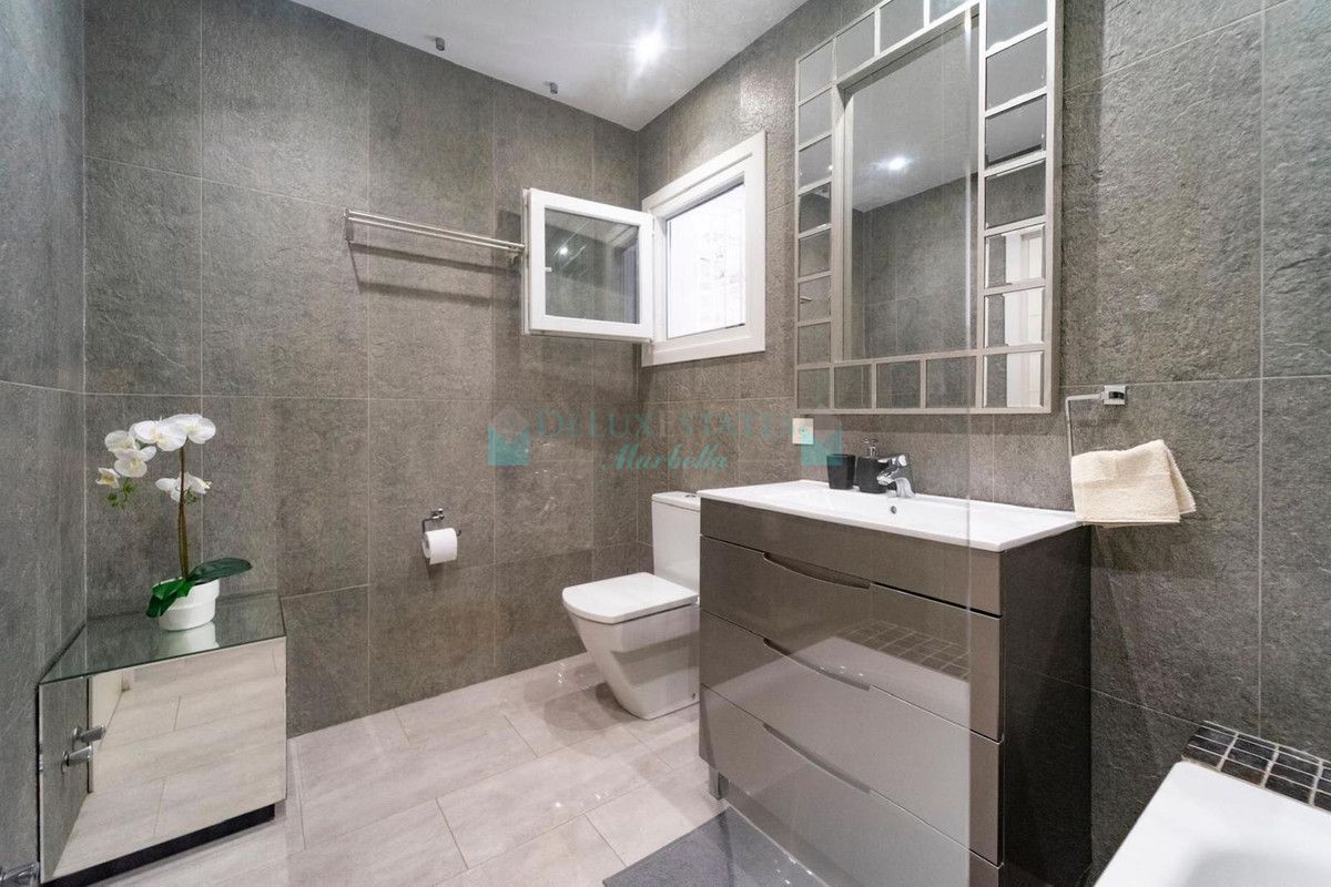 Villa for rent in Marbesa, Marbella East