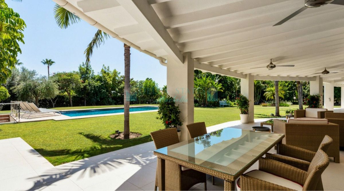 Villa for sale in Nueva Andalucia